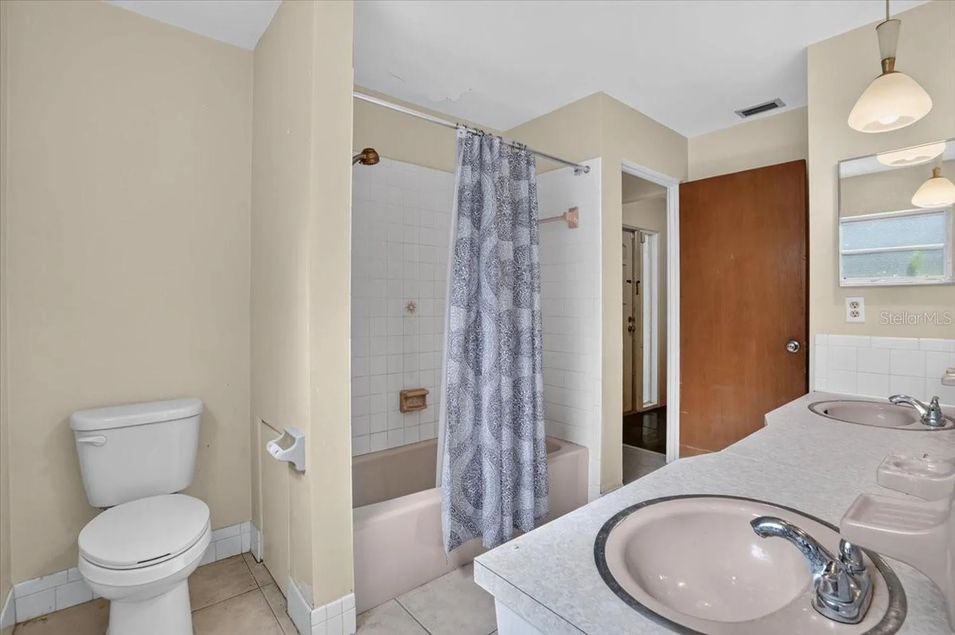 6999 16th Avenue N St Petersburg FL 33710