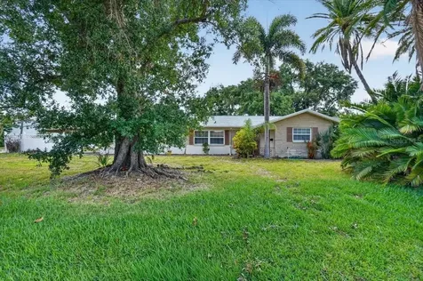6999 16th Avenue N St Petersburg FL 33710