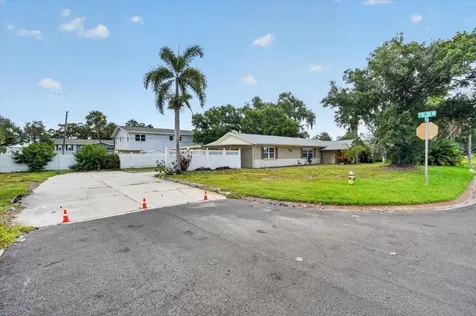 6999 16th Avenue N St Petersburg FL 33710