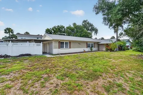6999 16th Avenue N St Petersburg FL 33710