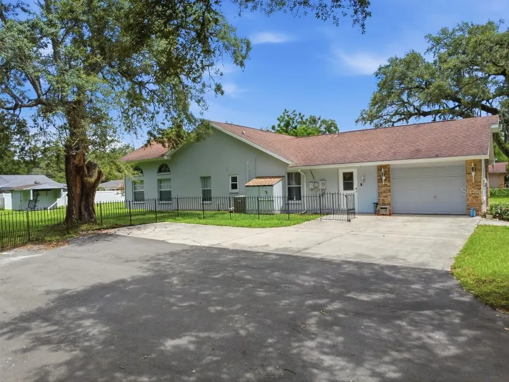 483 Lincoln Avenue Masaryktown FL 34604