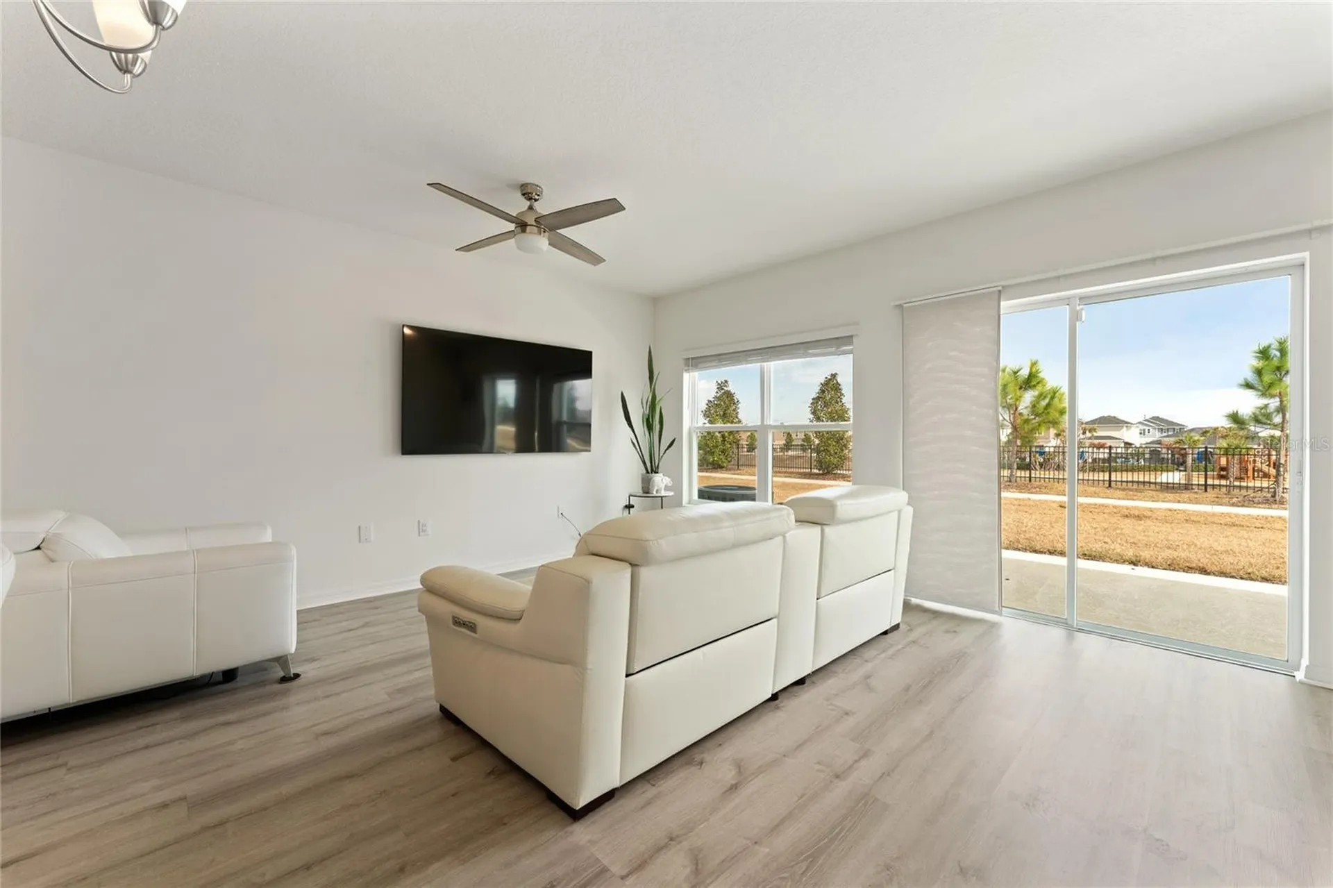 697 Stoney Pointe Circle Davenport FL 33896