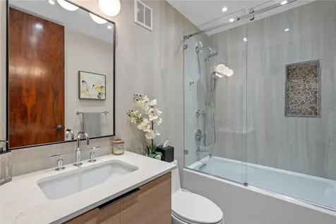 6690 Rd. Royal Palm Cond. Vega Alta PR 00692