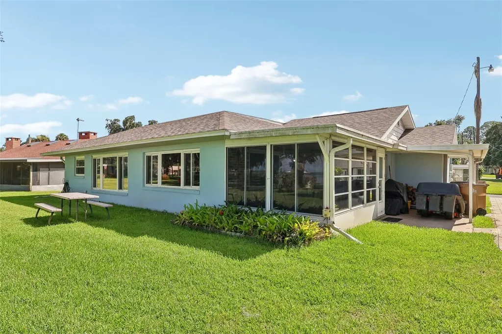31929 Elizabeth Lane Tavares FL 32778