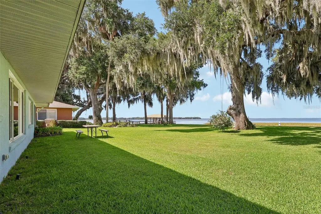 31929 Elizabeth Lane Tavares FL 32778