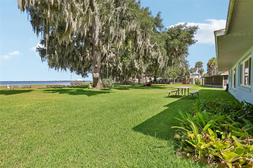 31929 Elizabeth Lane Tavares FL 32778