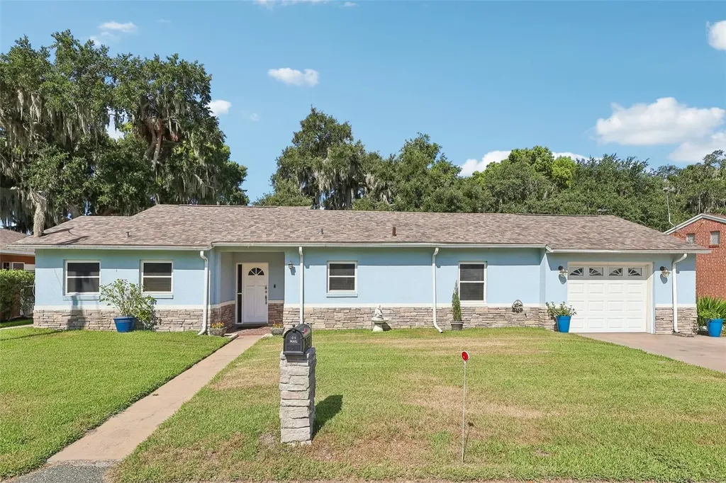 31929 Elizabeth Lane Tavares FL 32778