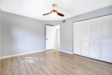 107 47th Avenue N St Petersburg FL 33703