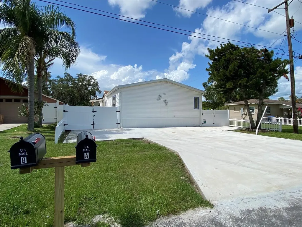 8726 Mayflower Road Tampa FL 33615