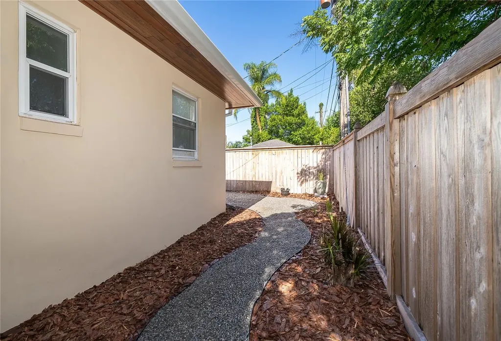 623 Florida Street Orlando FL 32806