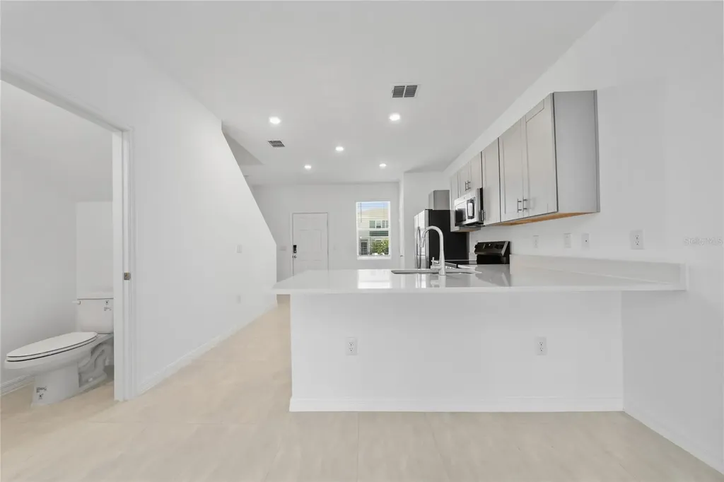 2916 Skyline Loop Kissimmee FL 34758