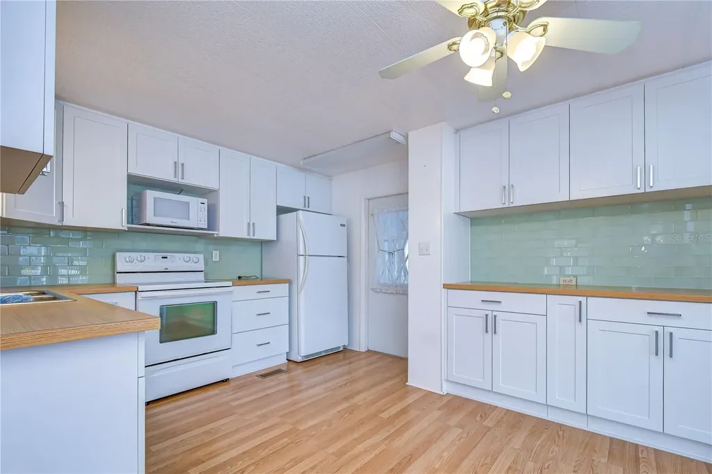 37816 Barcelona Avenue Zephyrhills FL 33541