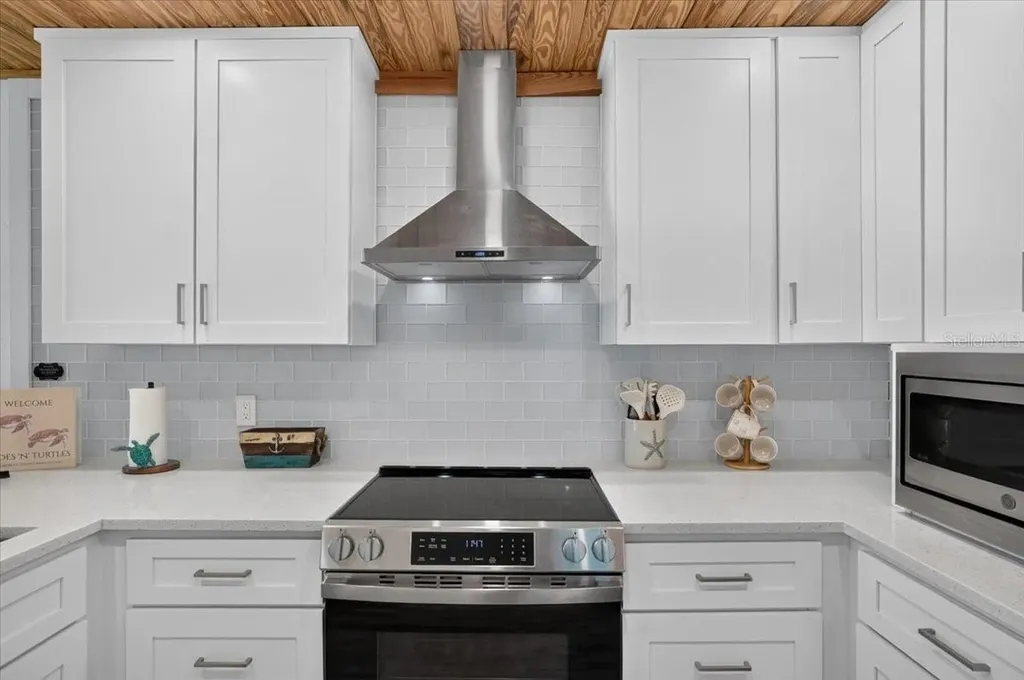18 Seaside Court Holmes Beach FL 34217