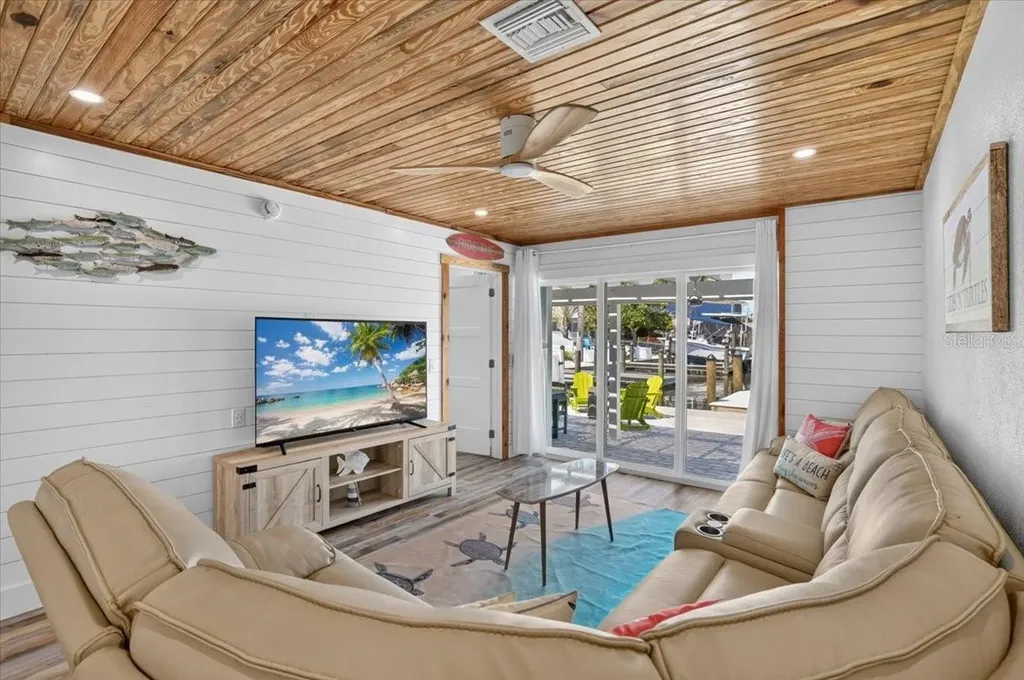 18 Seaside Court Holmes Beach FL 34217