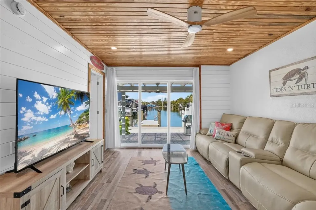 18 Seaside Court Holmes Beach FL 34217