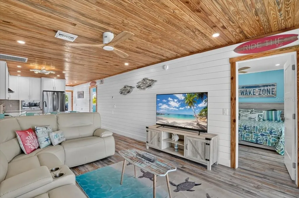 18 Seaside Court Holmes Beach FL 34217