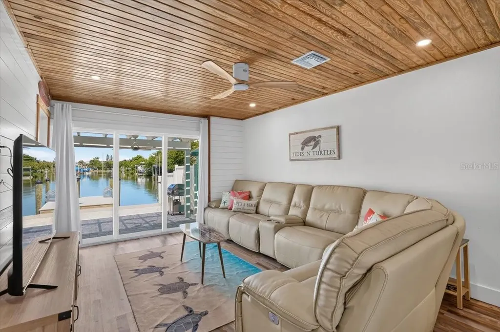 18 Seaside Court Holmes Beach FL 34217