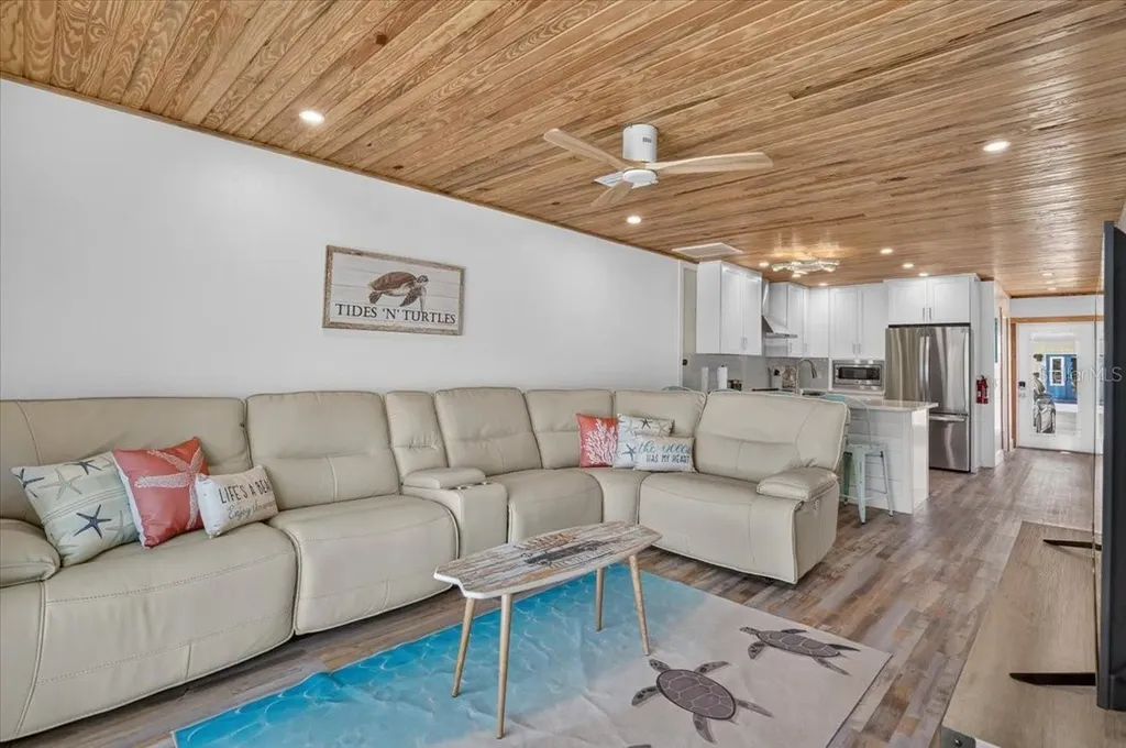 18 Seaside Court Holmes Beach FL 34217