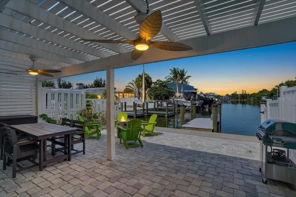 18 Seaside Court Holmes Beach FL 34217