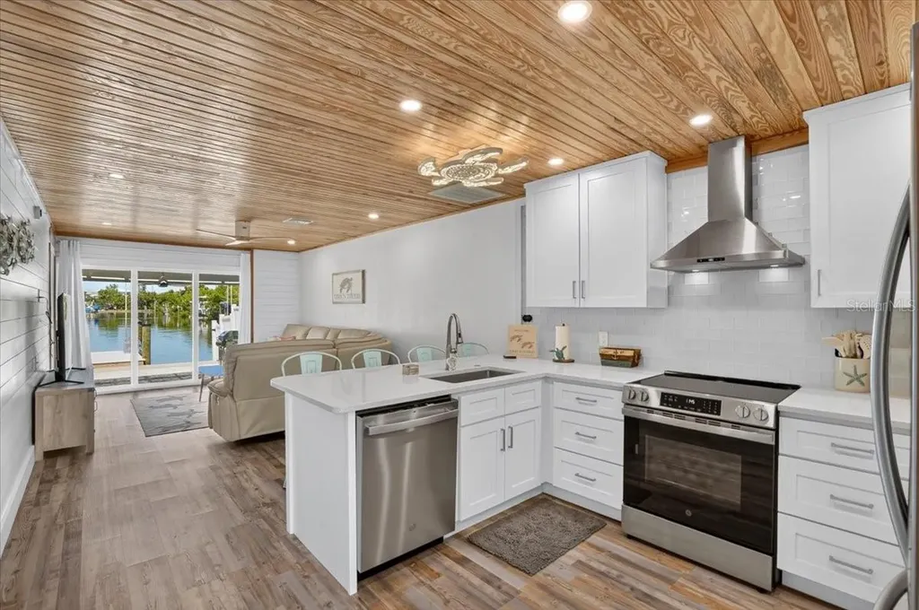 18 Seaside Court Holmes Beach FL 34217