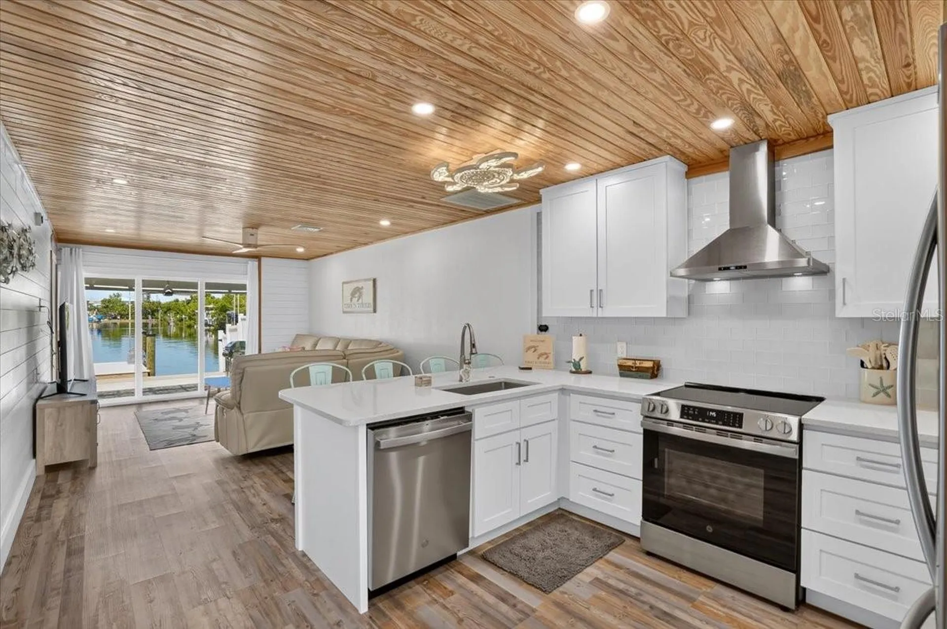18 Seaside Court Holmes Beach FL 34217