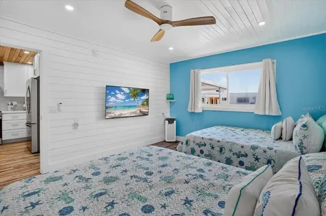 18 Seaside Court Holmes Beach FL 34217