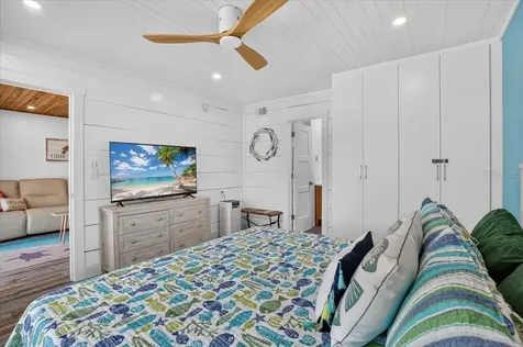 18 Seaside Court Holmes Beach FL 34217