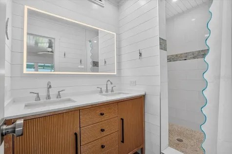 18 Seaside Court Holmes Beach FL 34217