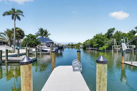 18 Seaside Court Holmes Beach FL 34217