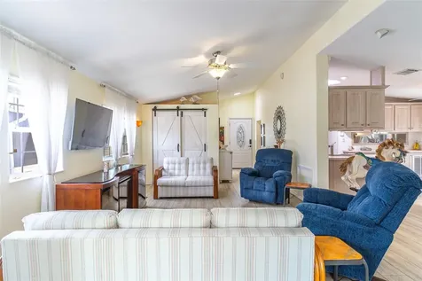 511 Par Pines Boulevard Davenport FL 33837