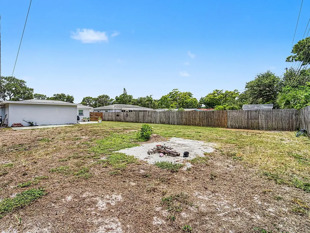 3029 Pine Tree Avenue Largo FL 33771