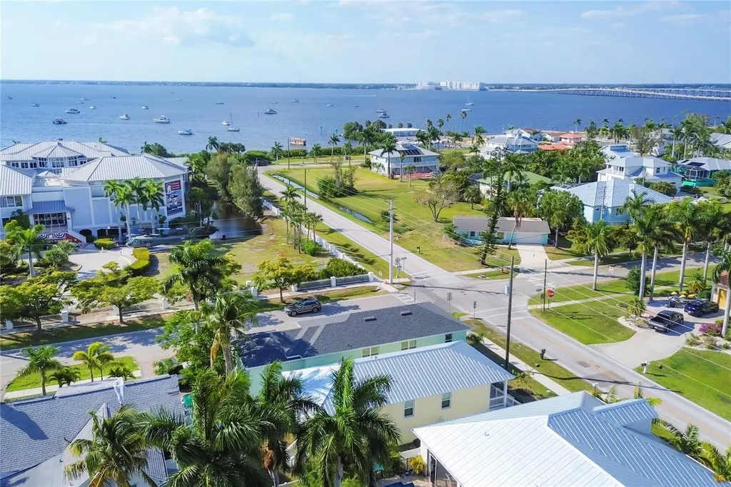 461 W Marion Avenue Punta Gorda FL 33950