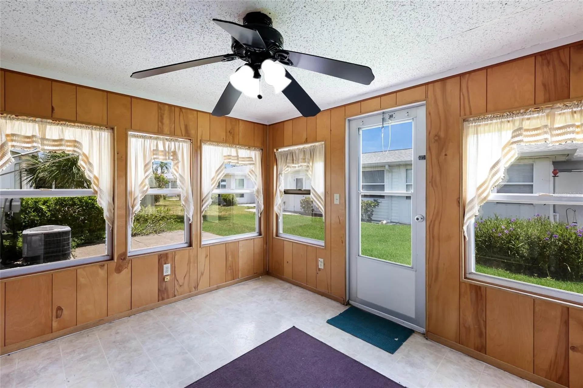 5994 Hibiscus Drive Bradenton FL 34207