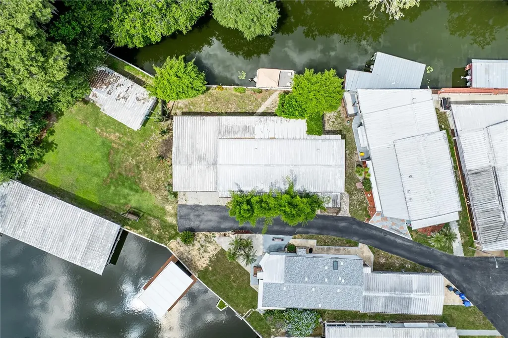 1136 Rue De Dore Tavares FL 32778