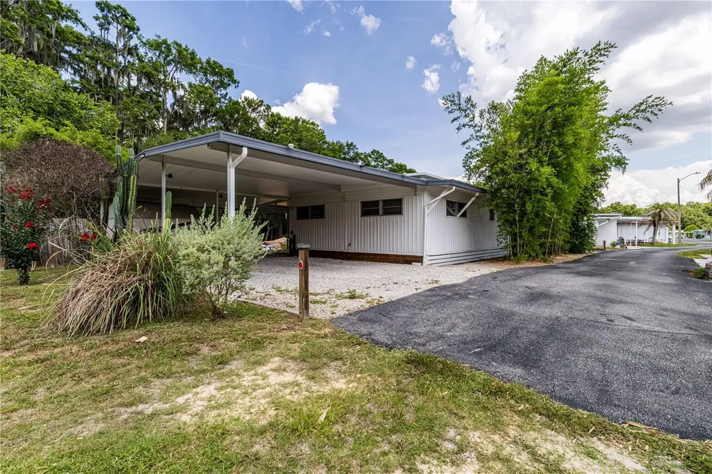 1136 Rue De Dore Tavares FL 32778