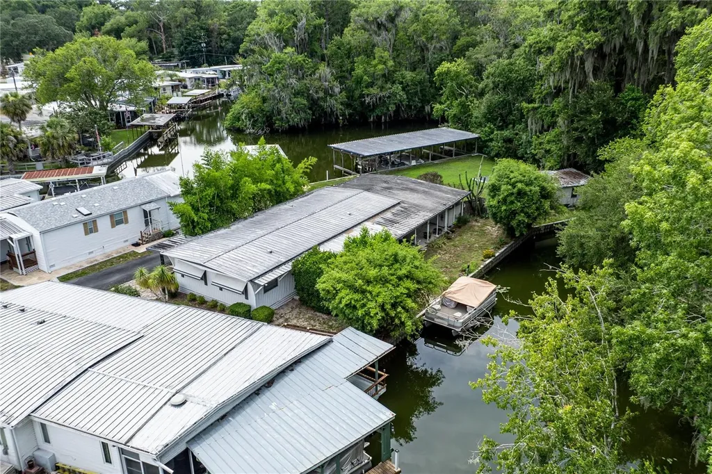 1136 Rue De Dore Tavares FL 32778