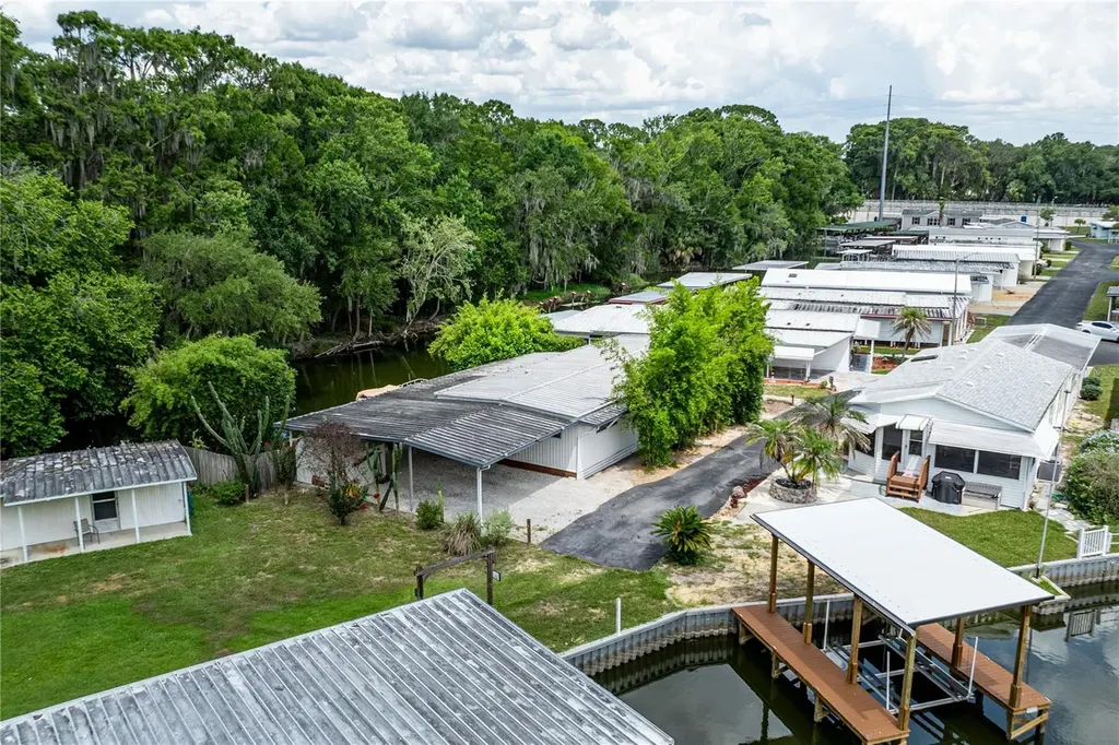 1136 Rue De Dore Tavares FL 32778