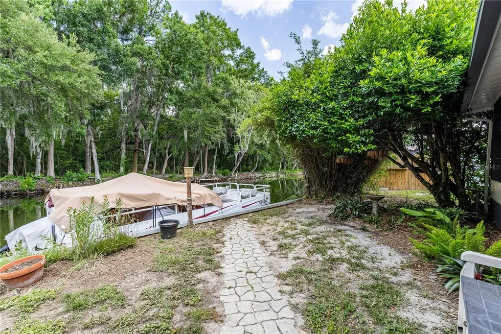 1136 Rue De Dore Tavares FL 32778