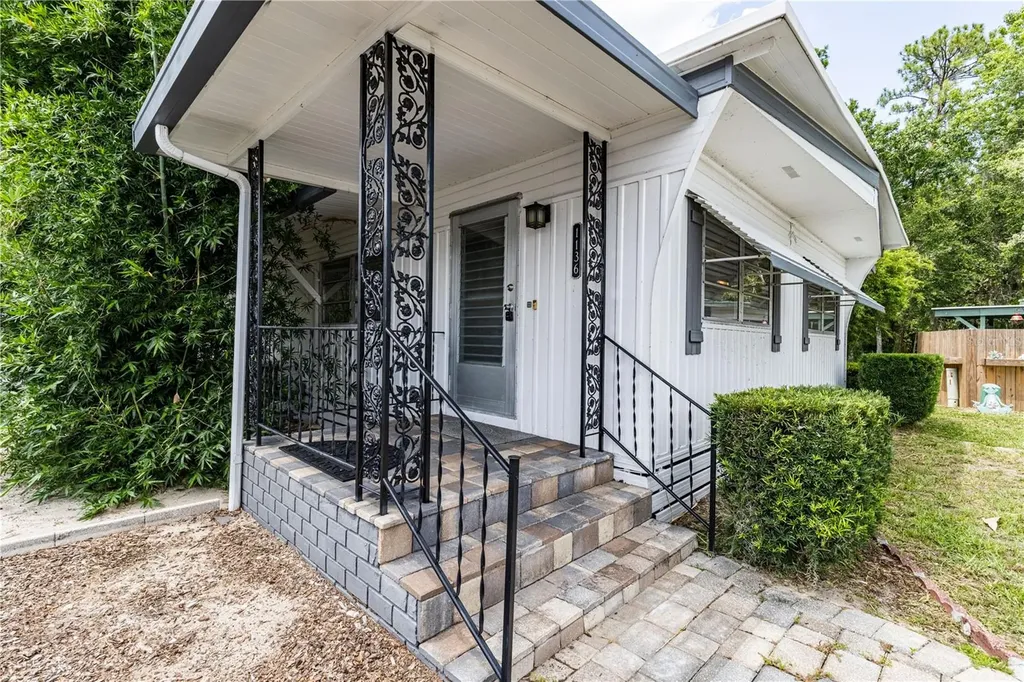 1136 Rue De Dore Tavares FL 32778