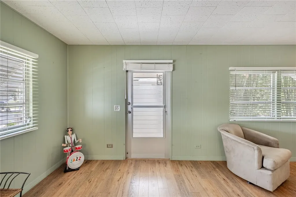1136 Rue De Dore Tavares FL 32778