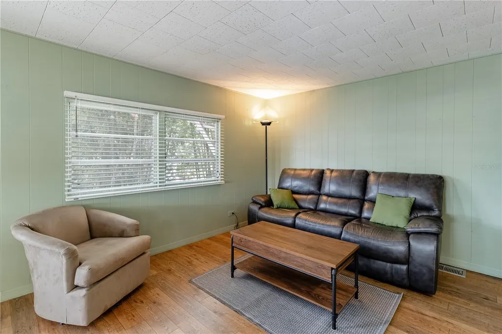 1136 Rue De Dore Tavares FL 32778