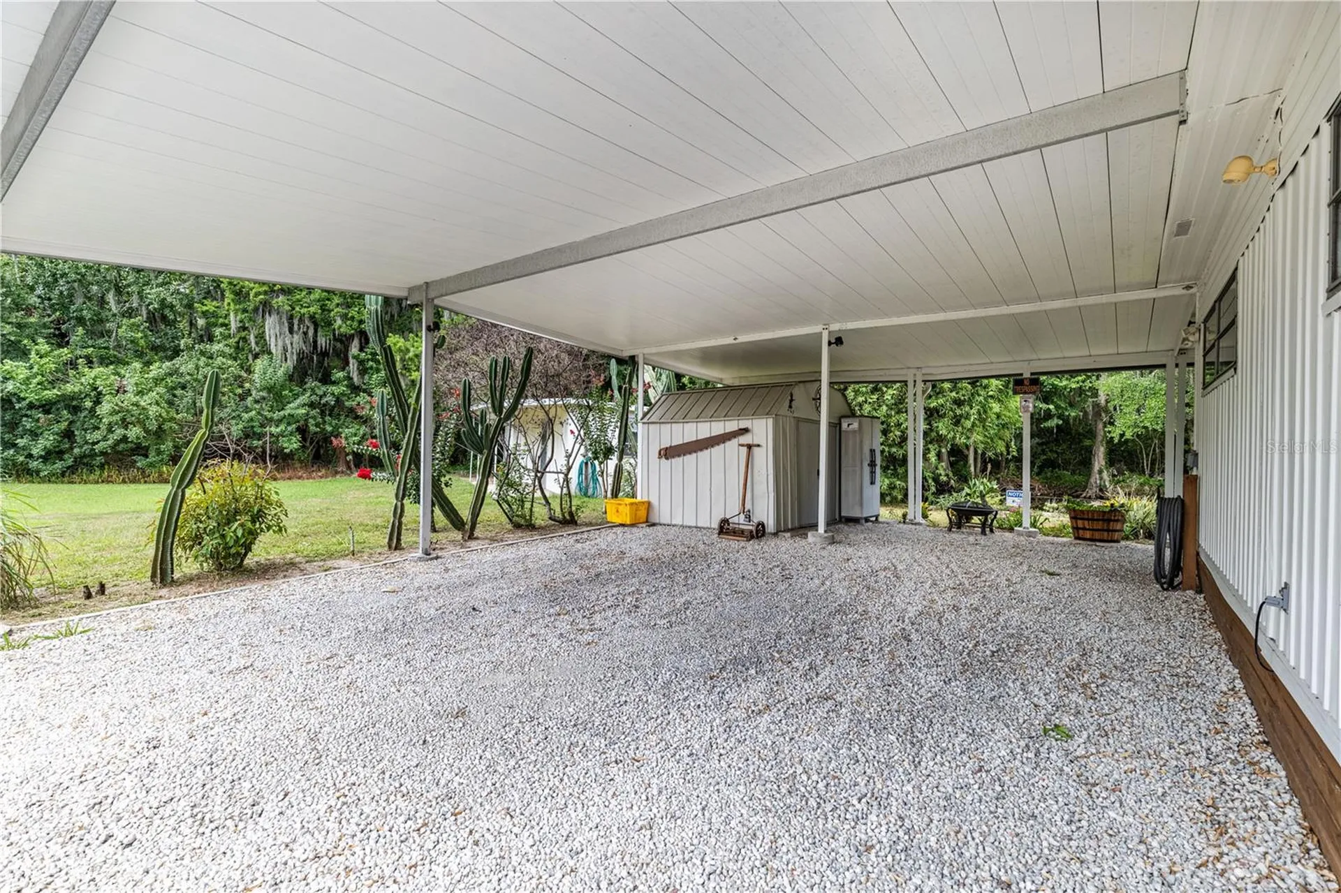 1136 Rue De Dore Tavares FL 32778