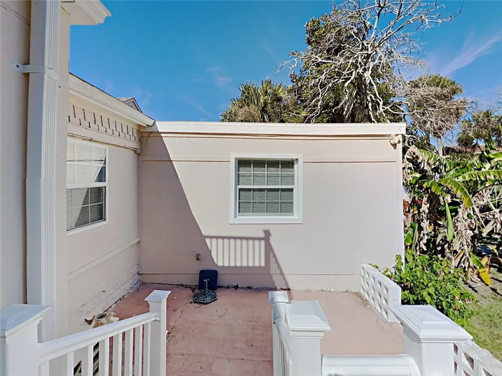 628 N Halifax Avenue Daytona Beach FL 32118