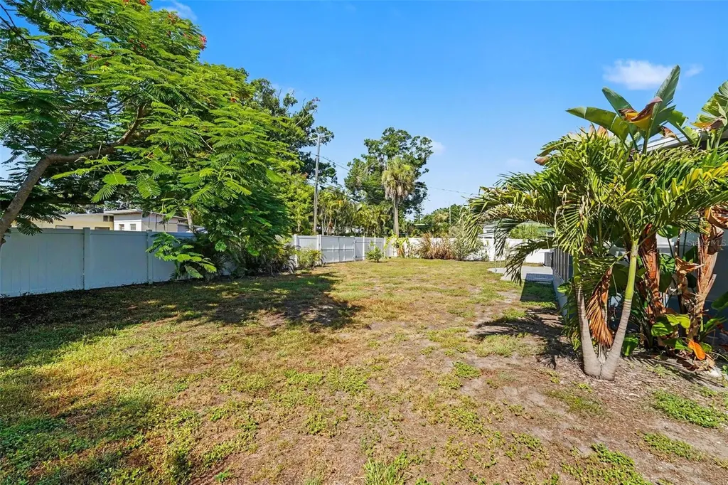4660 22nd Avenue S St Petersburg FL 33711