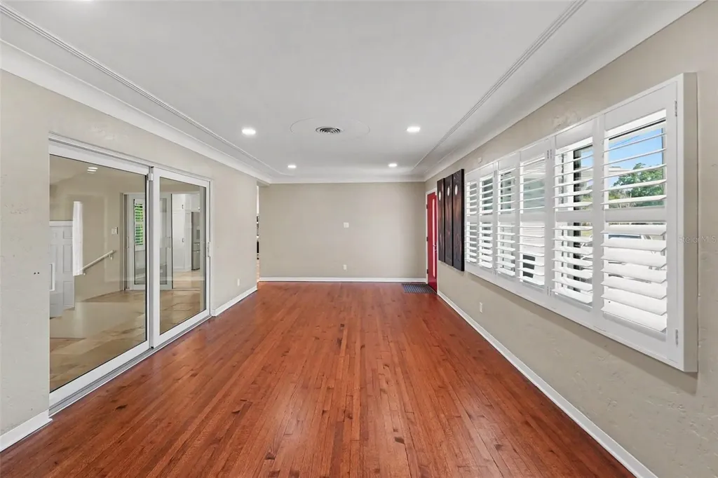 4660 22nd Avenue S St Petersburg FL 33711
