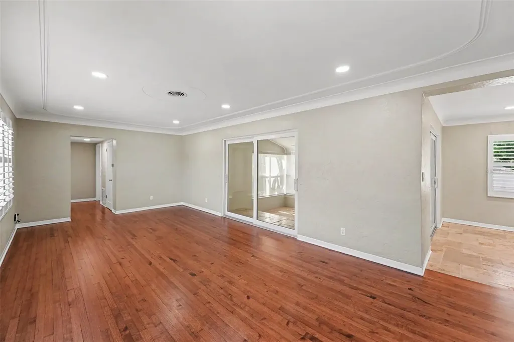 4660 22nd Avenue S St Petersburg FL 33711