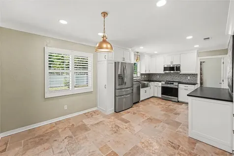 4660 22nd Avenue S St Petersburg FL 33711