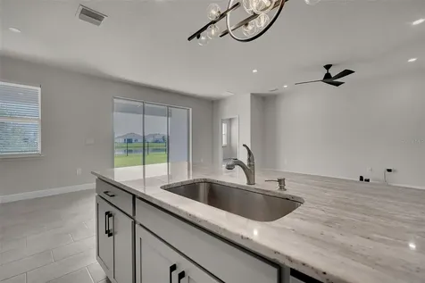 17821 Cantarina Cove Bradenton FL 34211