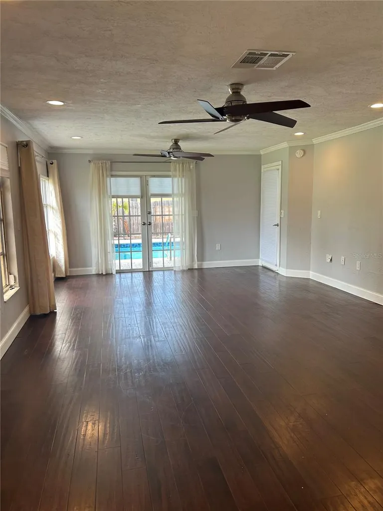 3947 De Foe Square Sarasota FL 34241