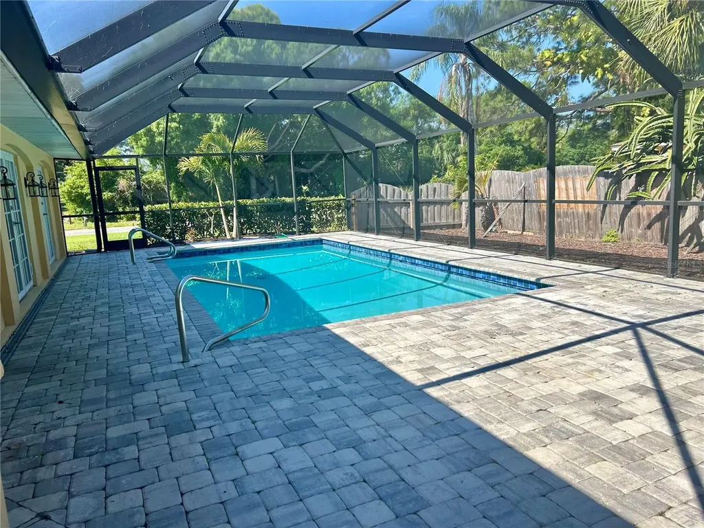 3947 De Foe Square Sarasota FL 34241